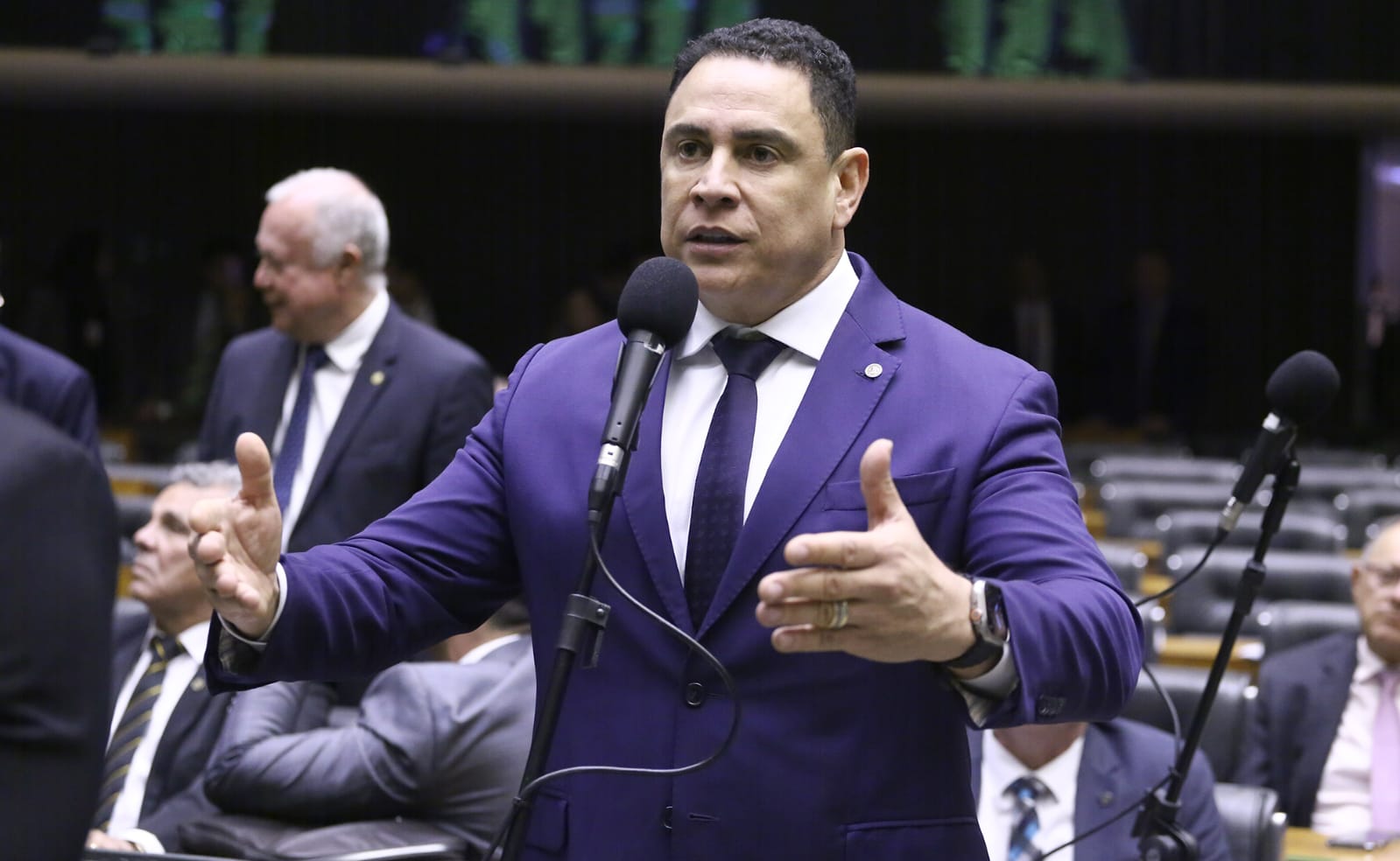 Publicação nas redes reacende o debate sobre a cobrança da bagagem de mão e mira a votação decisiva no Senado. Foto: Divulgação