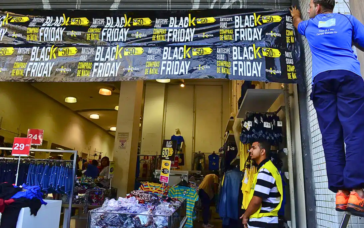 Na Black Friday, consumidor deve ficar atento aos valores das promoções. Foto: Arquivo/Agência Brasil