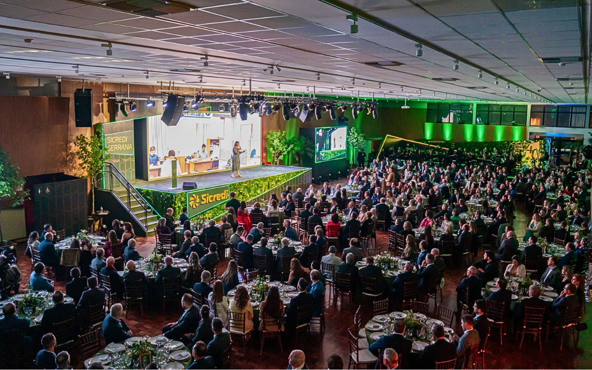 Sicredi Serrana reúne ex-presidentes, fundadores e associados em comemoração de aniversário. Foto: Divulgação