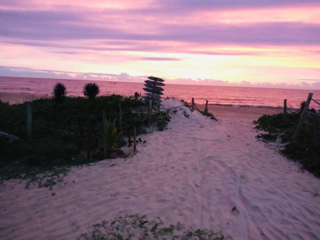 Praia da Colônia: ambiente tranquilo e boa gastronomia em Marataízes