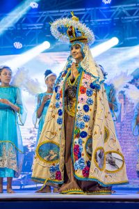 Liviane Pimenta como Nossa Senhora da Penha na última edição do espetáculo. Foto: Raufy Produções