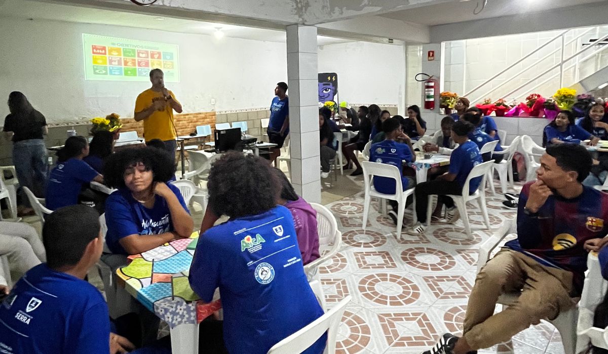 Cerca de 100 adolescentes da Rede AICA, em Jacaraípe, na Serra, participaram do projeto Cidadão do Mundo, que trouxe dinâmicas e atividades práticas sobre negócios sustentáveis. Foto: divulgação