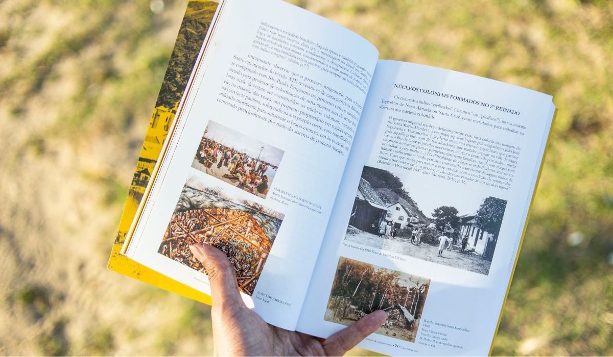 A obra História do Espírito Santo, resultado de mais de 30 anos de pesquisa, traz uma narrativa cronológica do estado. Foto: Diego Nunes