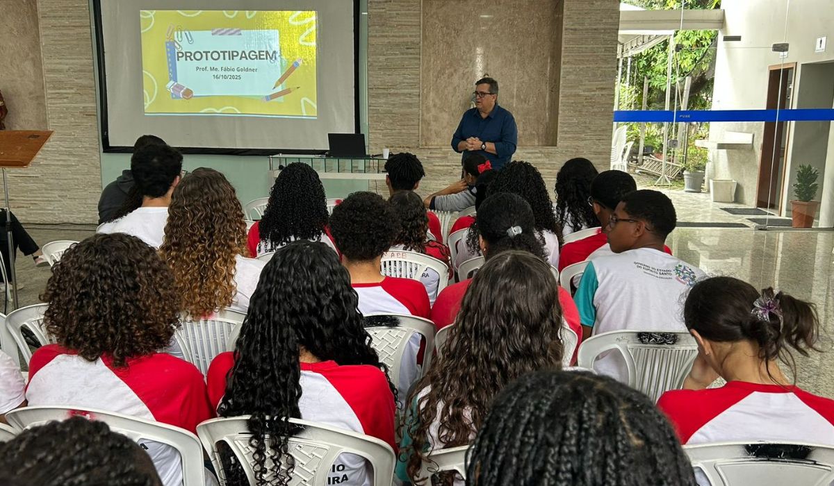 Evento reuniu 11 equipes do Ensino Médio para desenvolver projetos voltados a desafios reais da comunidade. Foto: divulgação