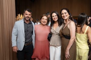 Na foto, Thiago Sirtoli, Lígia Diniz, Lívia Giacomin e Carolina Diniz. Foto: CASACOR Espírito Santo