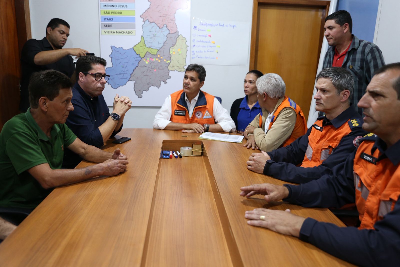 Autoridades visitam Muniz Freire e acompanham de perto os danos provocados pelas fortes chuvas. Foto: Divulgação (Secom)