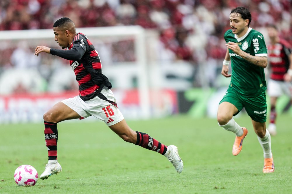 Análise da reta final do Brasileirão: Flamengo larga na frente com 72% de chance de título. Veja os calendários e desafios distintos de cada equipe até o final do campeonato - Foto: Gilvan de Souza/Flamengo