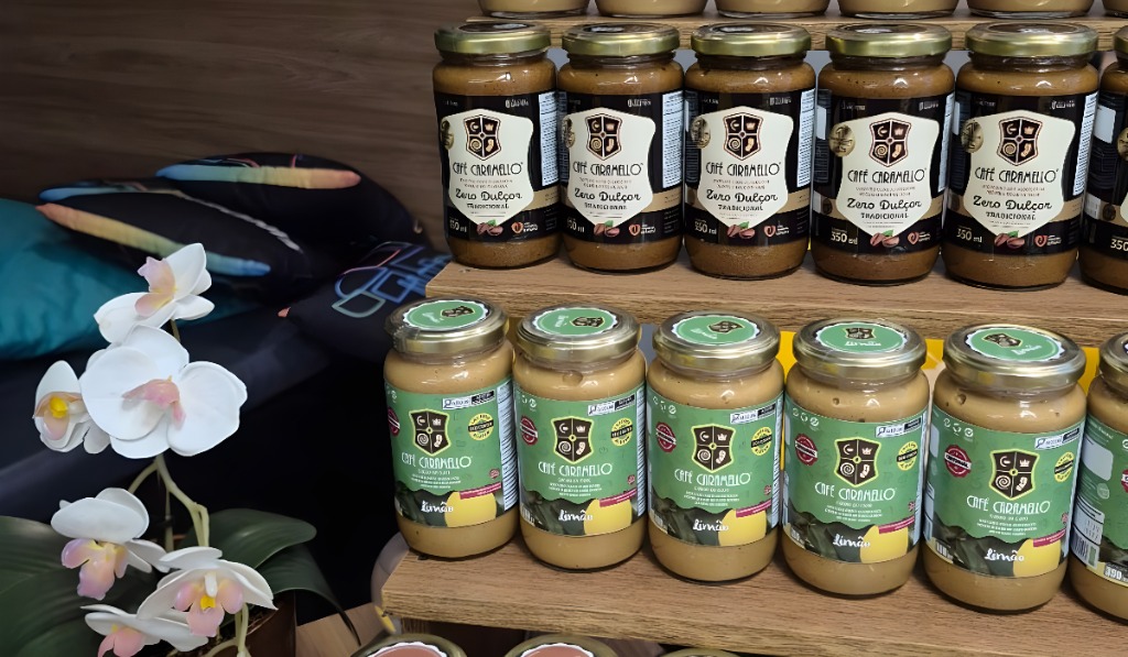 O público terá acesso à cafeteria container, onde a Café Caramello vai servir seus cremes de café no formato de cappuccino e cafés gelados, e lançamentos da marca. Foto: Café Caramello
