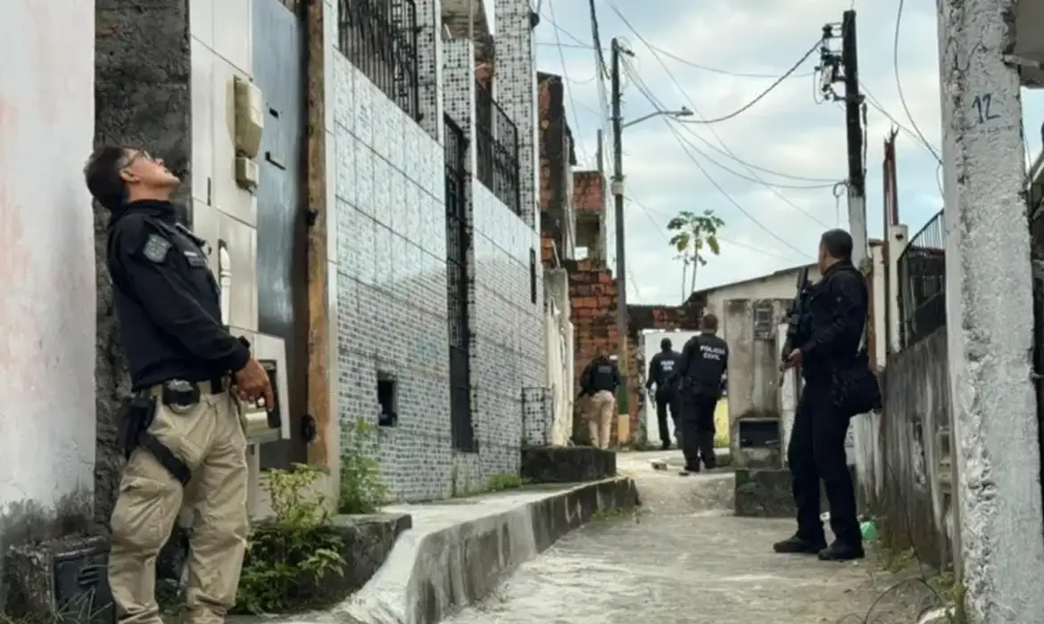 Operação Freedom na Bahia prende 35 suspeitos do Comando Vermelho e um é morto - Foto: PCBA/Divulgação/Agência Brasil