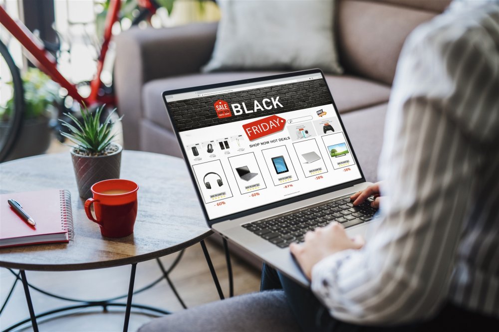 Garanta uma Black Friday sem problemas! Veja dicas de especialistas e órgãos de defesa do consumidor para evitar golpes, verificar ofertas - Foto: Reprodução