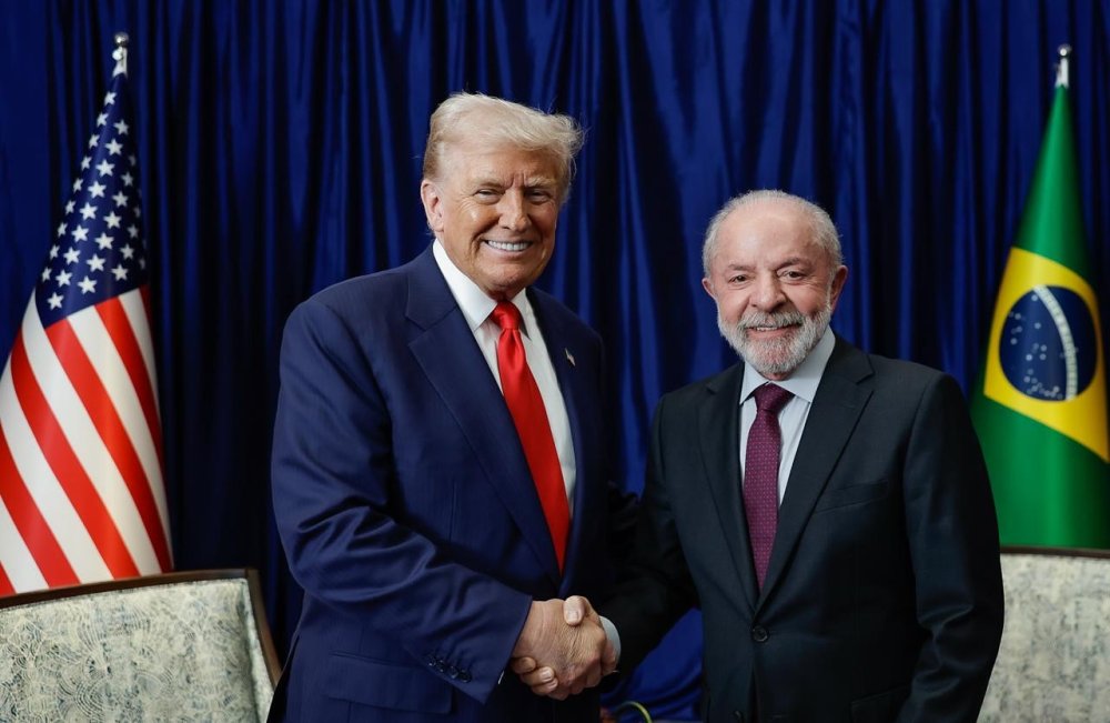 Levantamento Genial/Quaest aponta que 45% da população acredita que Lula saiu fortalecido do encontro com Trump, contra 30% que o veem mais fraco - Foto: Ricardo Stuckert (PR)