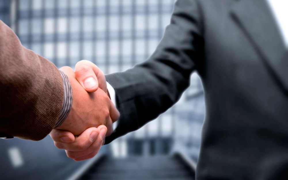 Confiança empresarial da FGV recua 0,1 ponto em outubro, refletindo desaceleração. Setores como Construção e Indústria caem, mas expectativas futuras mostram avanço - Foto: Reprodução