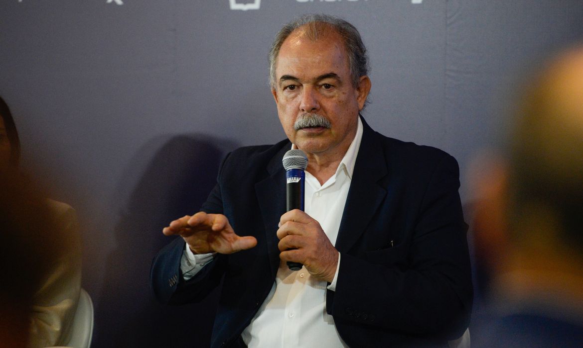 BNDES aprova R$ 7,6 bi em créditos do Plano Brasil Soberano para apoiar empresas afetadas pelo tarifaço dos EUA e reduzir impactos econômicos. - Tomaz Silva/Agência Brasil