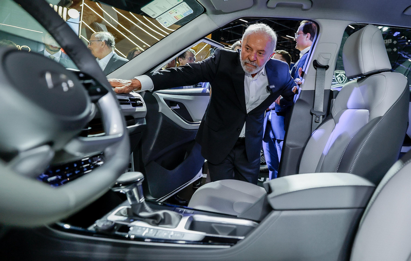 Lula inaugura o 31º Salão do Automóvel de SP, enfatizando o potencial do Brasil na transição energética. Indústria investirá R$ 140 bilhões até 2033 - Foto: Ricardo Stuckert / PR
