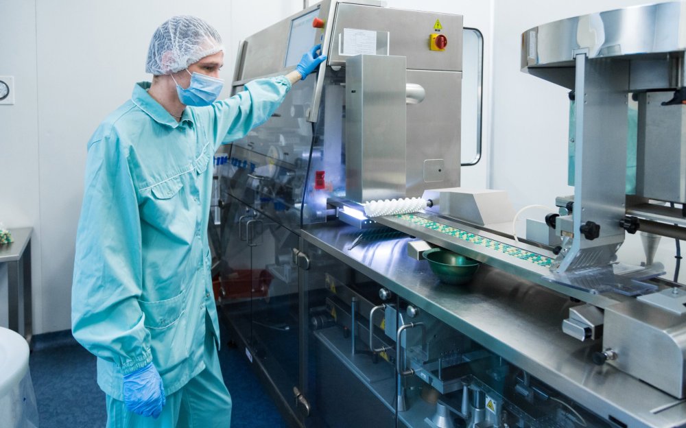 Produção industrial brasileira recua 0,4% em setembro (mês/mês), com quedas em farmacêuticos e veículos. Crescimento de 2,0% (ano/ano) é impulsionado - Foto: Comunhão
