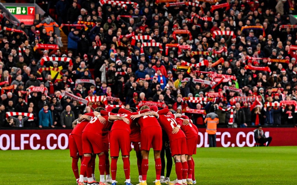 Em noite de gala de Courtois, Liverpool vence o Real Madrid por 1 a 0 em Anfield, acaba com a invencibilidade merengue e volta a sonhar com o título - Foto: Reprodução