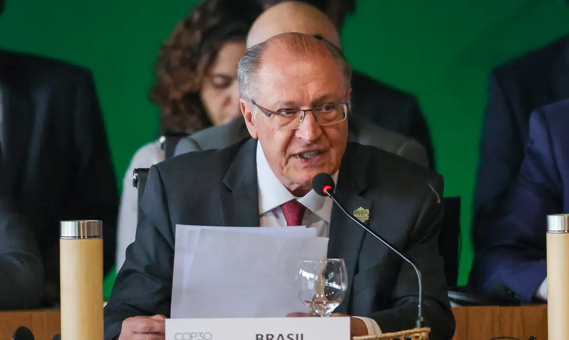 Na COP30 em Belém, Alckmin defende que a cúpula avance para a implementação, com metas de triplicar a energia renovável e dobrar a eficiência global - Fabio Rodrigues-Pozzebom/ Agência Brasil