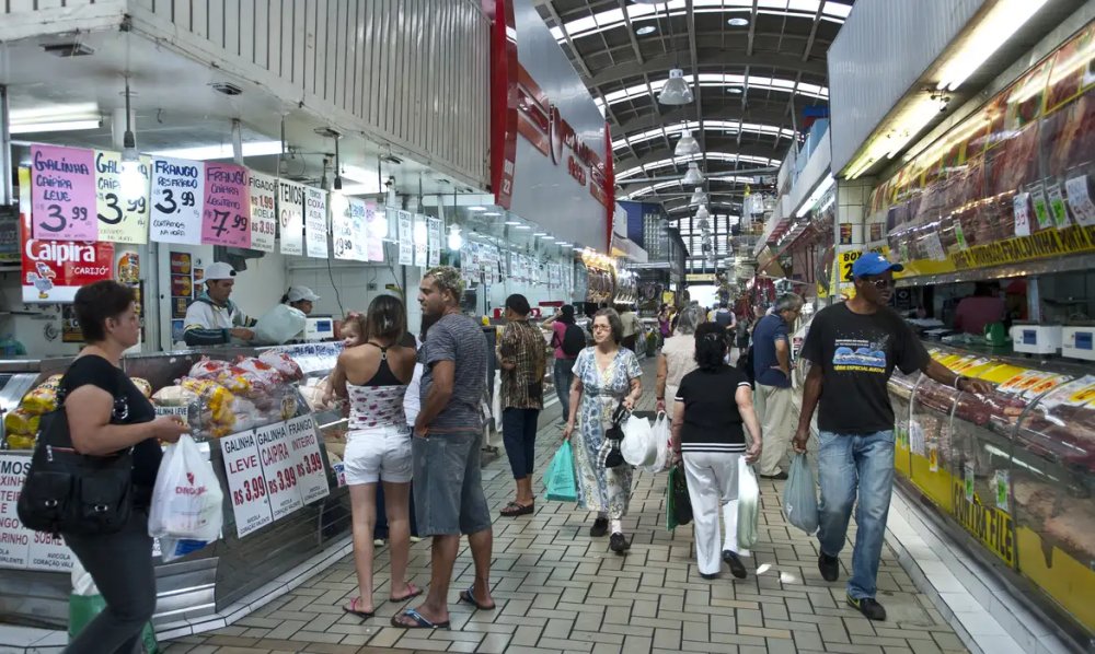 Boletim Focus revela nova projeção de inflação (IPCA) para 4,55% em 2024, ainda acima da meta. Entenda as previsões atualizadas para Selic, PIB e do câmbio - Foto: Marcelo Camargo/Agência Brasil