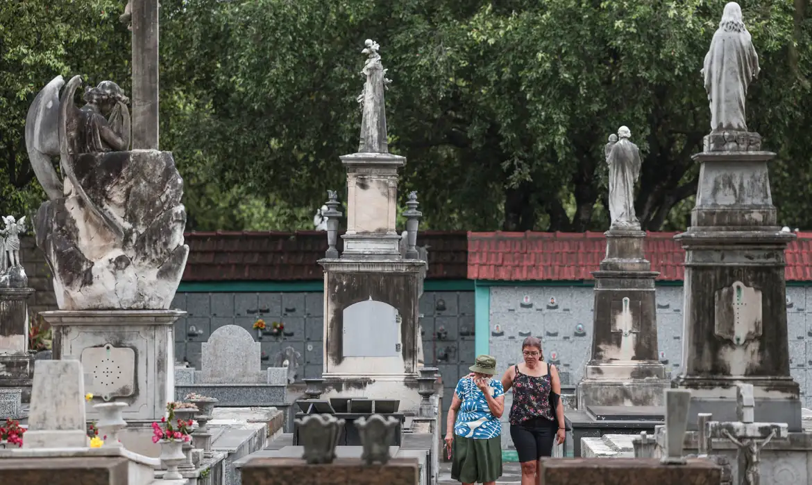 Dados do IBGE revelam quase 1,5 milhão de mortes no Brasil em 2024, um aumento de 4,6% em relação a 2023 - Foto: Joédson Alves/Agência Brasil