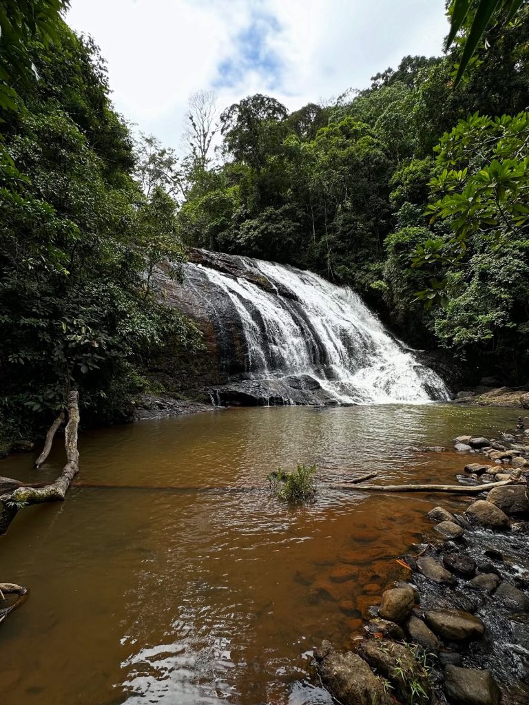 Cachoeiras do Barbudo e de Pernambuco: joias naturais de Guarapari Cachoeiras do Barbudo e de Pernambuco: joias naturais de Guarapari