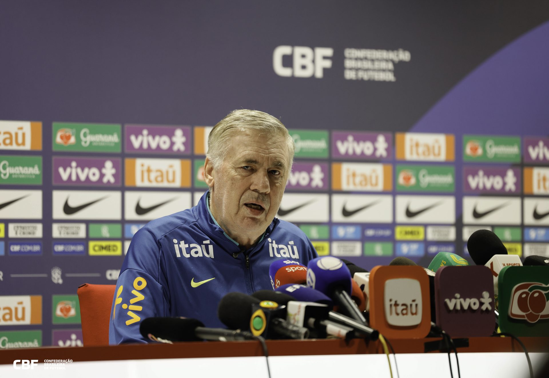 Técnico da Seleção Brasileira fala sobre lesões do atleta e a concorrência por vagas - FOTO: @rafaelribeirorio / CBF