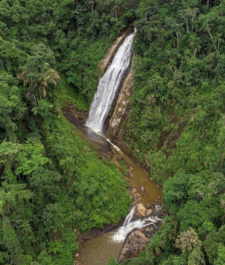 Cachoeira Véu da Noiva encanta visitantes Cachoeira Véu da Noiva encanta visitantes