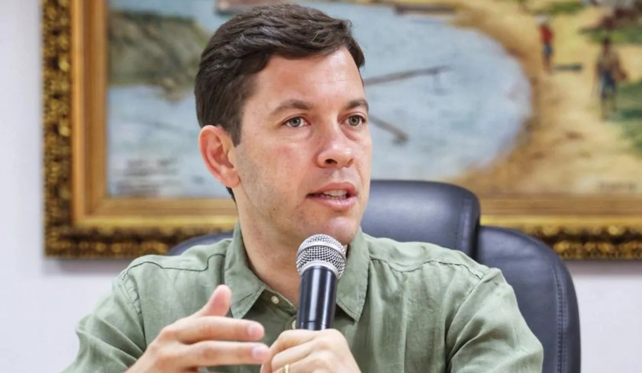 Artigo publicado por Arnaldinho é interpretado como movimento estratégico para manter protagonismo no cenário político capixaba. Foto: PMVV