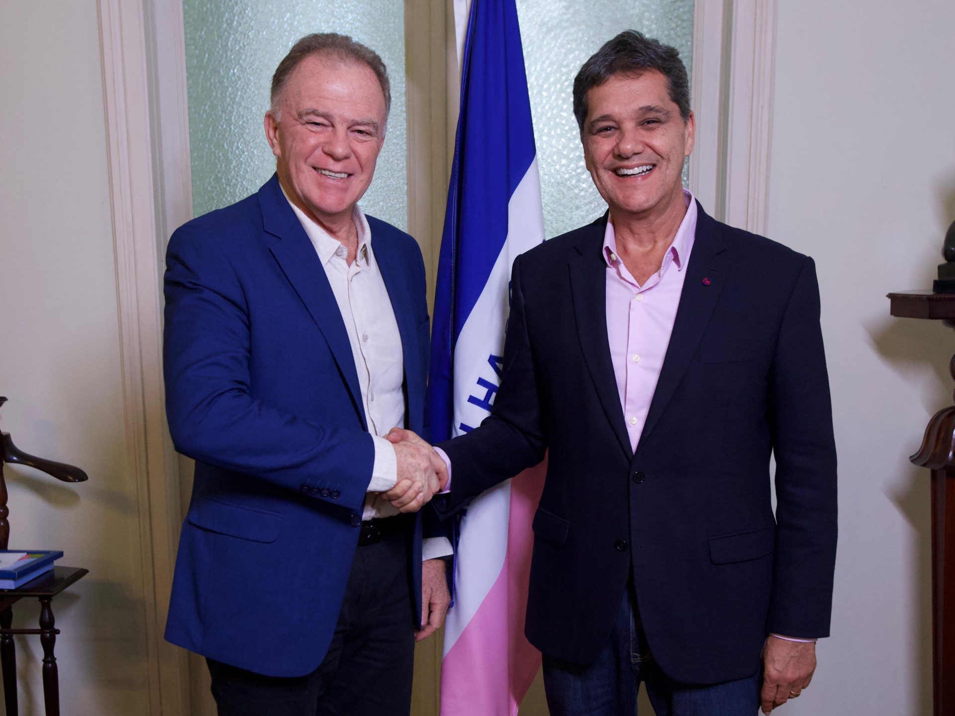 Casagrande e Ricardo Ferraço no Palácio Anchieta durante anúncio da pré-candidatura ao governo. Foto: Cid Costa