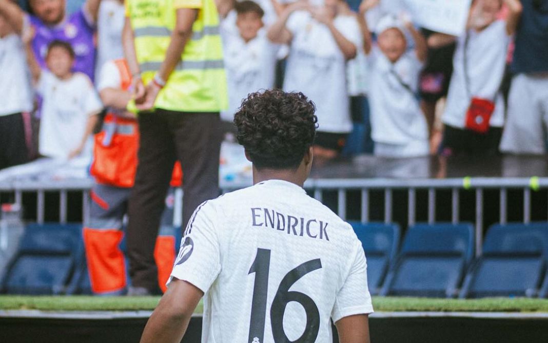 Atacante Endrick se apresenta como camisa 9 do Lyon após empréstimo do Real Madrid - Foto: @endrick