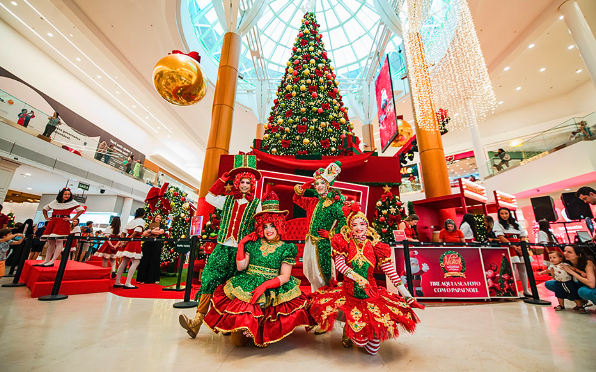 No Natal, Cada consumidor deve comprar em torno de cinco presentes. Foto: Levi Mori/Shopping Vitória