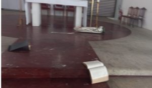 A igreja Sta. Rita na Praia do Canto foi alvo de ataques na tarde de hoje