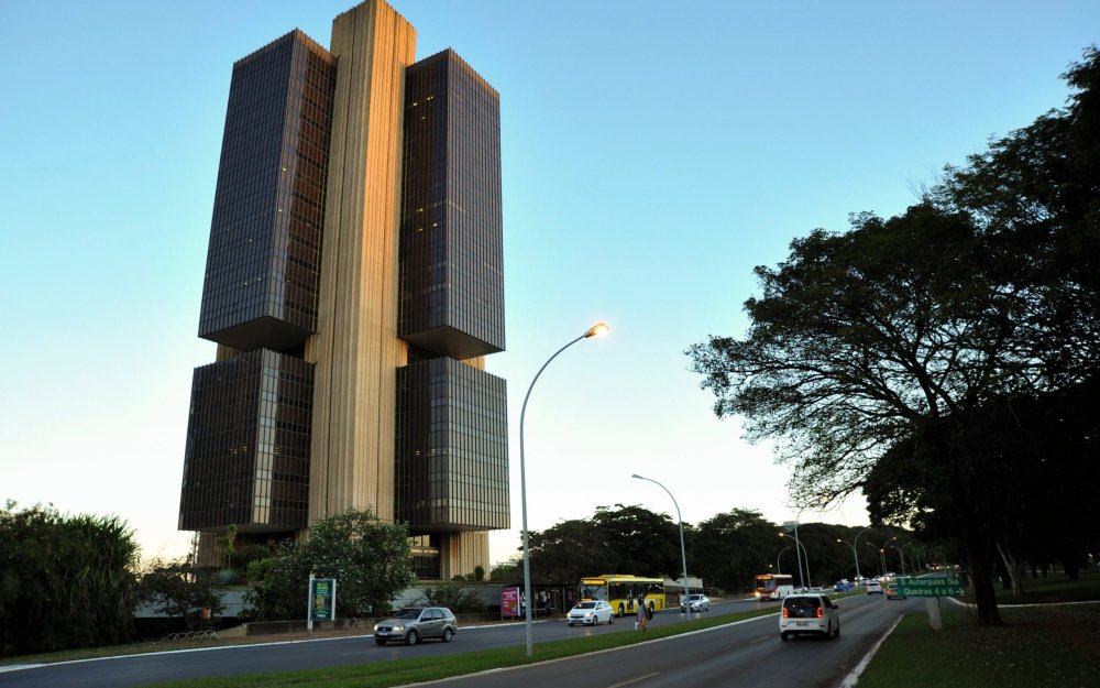 Mudanças nas regras do saque-aniversário afetam a concessão de crédito pessoal no Brasil - Foto: Agência Brasil