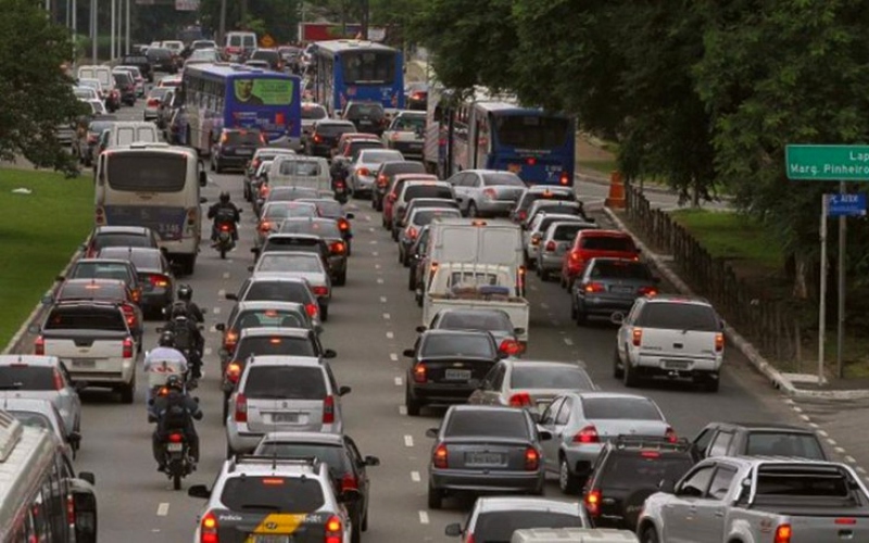 Após vendaval, São Paulo enfrenta graves problemas na quinta-feira (11): semáforos apagados, falta de energia para 1,5 milhão e caos em aeroportos - Foto: Agência Brasil