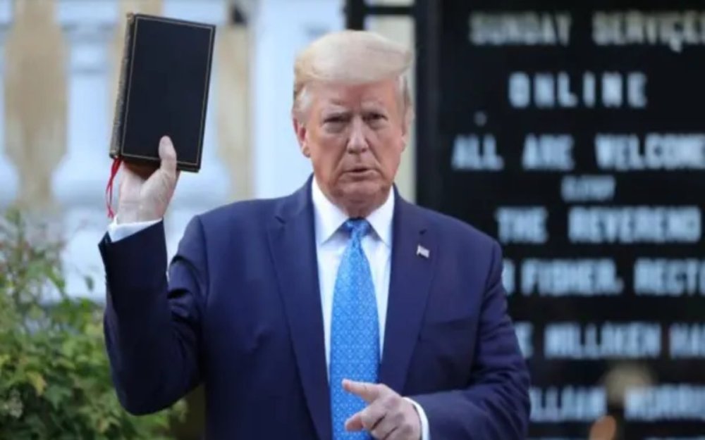 Governo Trump suspende imigração para 19 países após ataque. Revisão de green cards e naturalizações será rigorosa para imigrantes, incluindo os que entraram - Foto: Reprodução