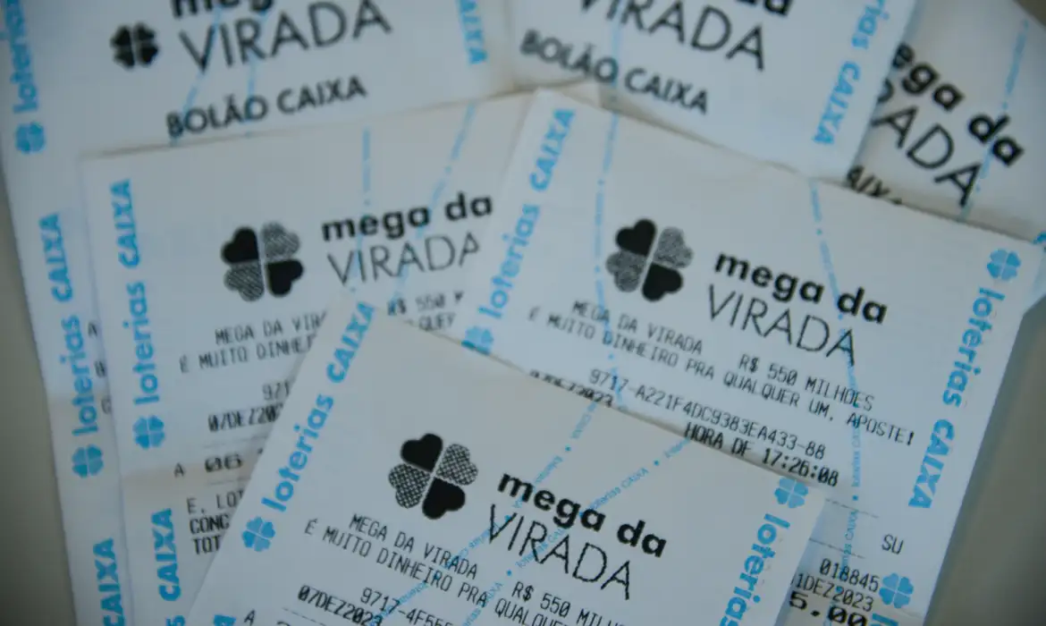 Apostas para o sorteio da Mega da Virada 2023 podem ser feitas até 31 de dezembro - Foto: Agência Brasil