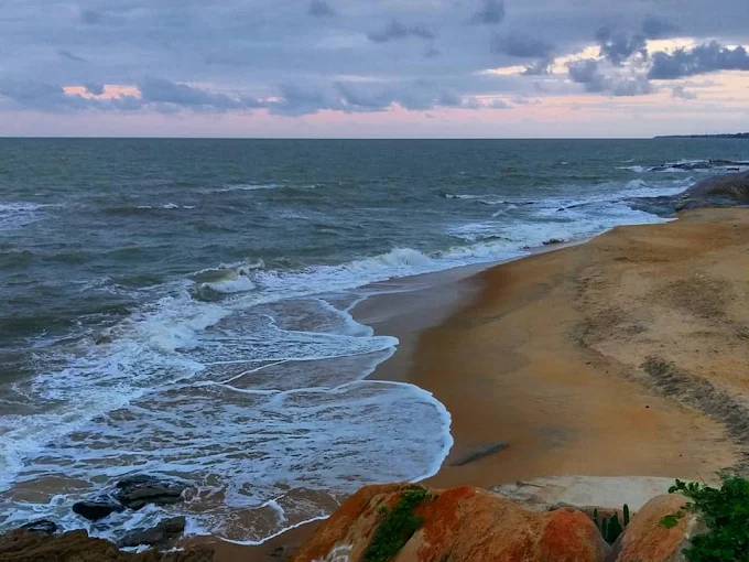Conheça a Praia da Areia Preta, em Marataízes Conheça a Praia da Areia Preta, em Marataízes