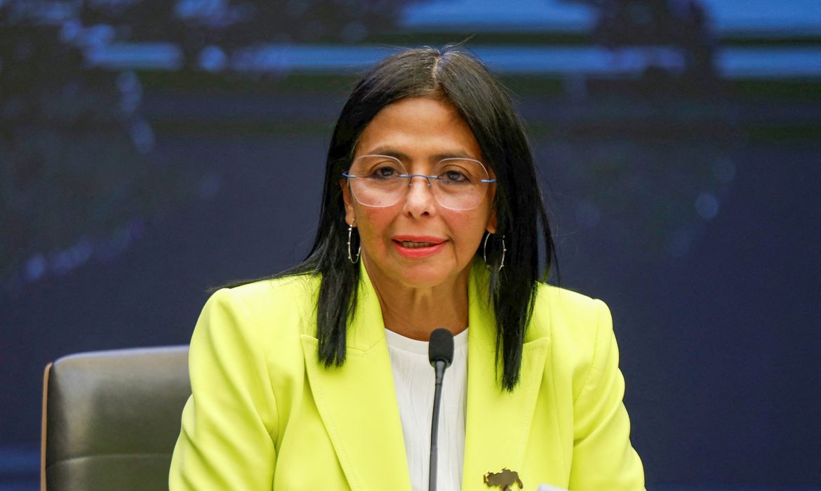 Delcy Rodríguez é reconhecida como presidente interina após a captura de Nicolás Maduro.