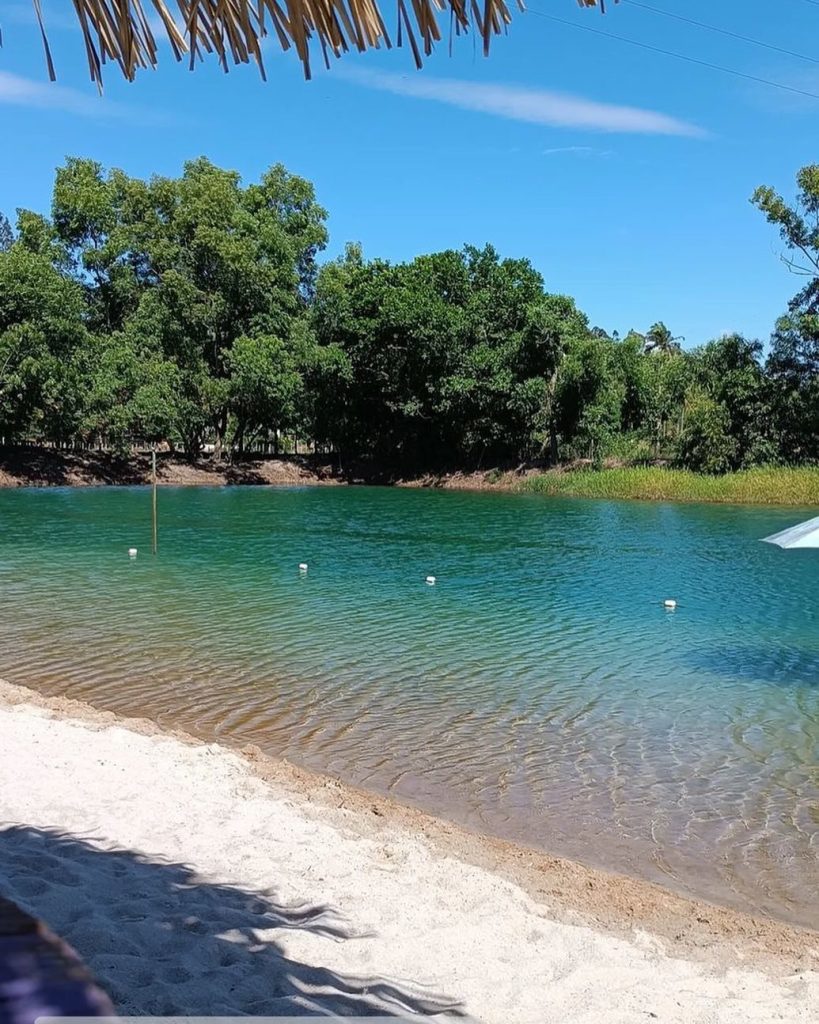 Lagoa Azul é espelho de águas tranquilas em Itapemirim