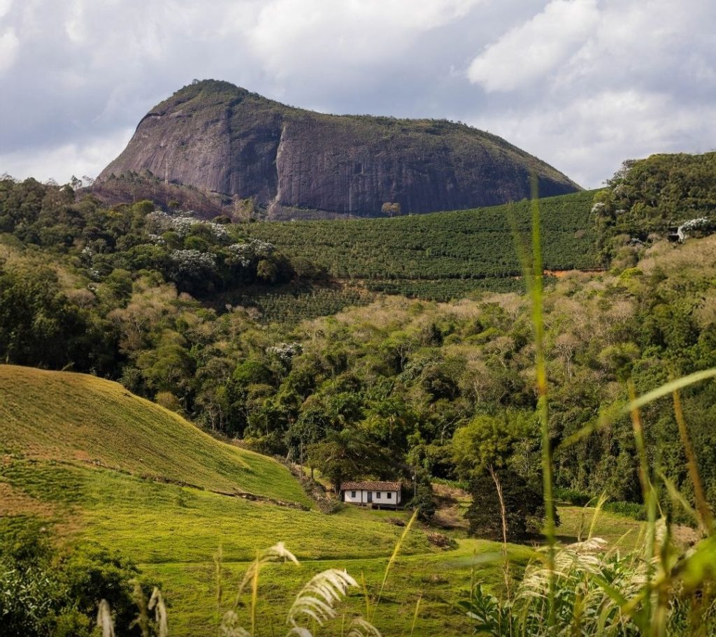Pedra da Tia Velha: mirante natural e histórias do interior de Irupi