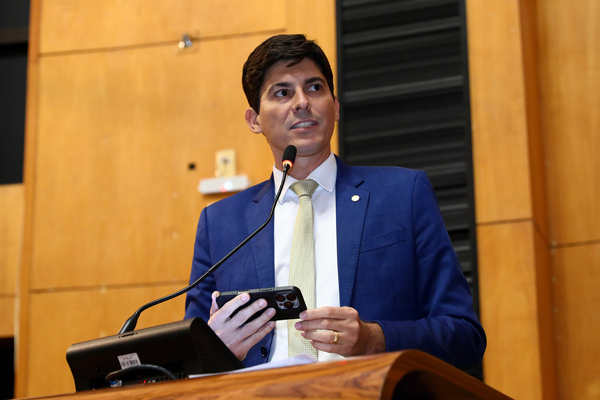 Mazinho dos Anjos apresenta projeto que torna permanente a política Estado Presente em Defesa da Vida. Foto: Kamyla Passsos (Ales)