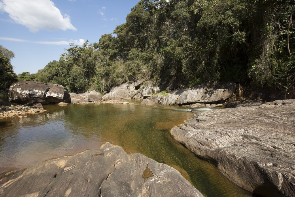 Conheça as piscinas naturais de Pedra Roxa