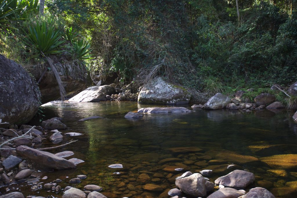Conheça as piscinas naturais de Pedra Roxa