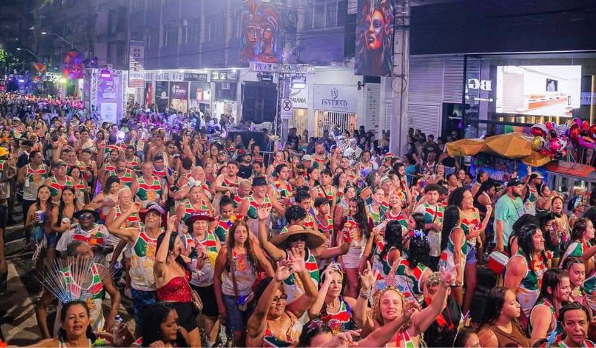 Após 30 anos, Guarapari resgata a tradição dos trios elétricos no Carnaval, com apresentações do Carnapari 2026 na Praia do Morro. Foto: Prefeitura de Guarapari
