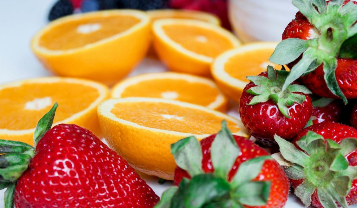 Coloridas, refrescantes e ricas em vitamina C, as frutas cítricas são grandes aliadas da imunidade e ajudam a fortalecer as defesas do organismo de forma natural. Foto: Pexels