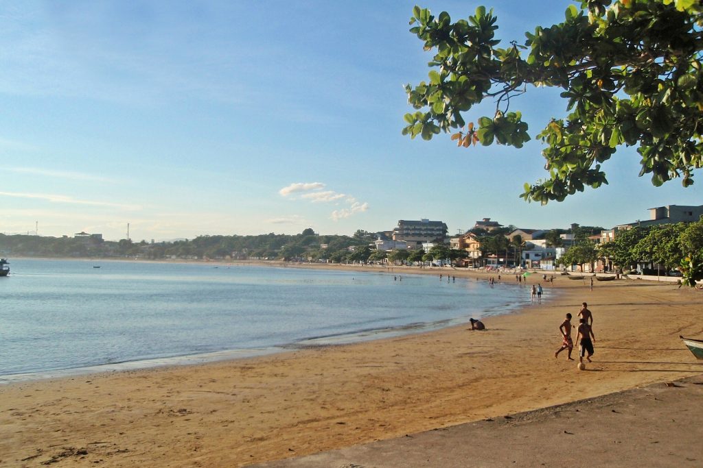 Praia de Ubu: praia tranquila e charmosa em Anchieta
