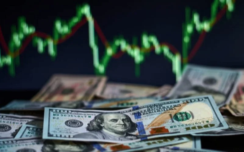 O Produto Interno Bruto dos EUA teve alta anualizada de 4,4% no terceiro trimestre de 2025.