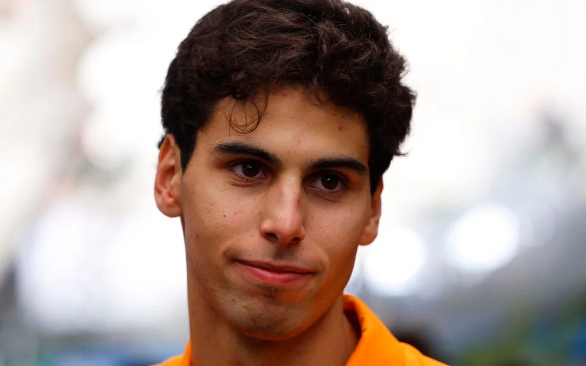 Gabriel Bortoleto enfrenta falha técnica com Audi durante testes de pré-temporada em Barcelona.