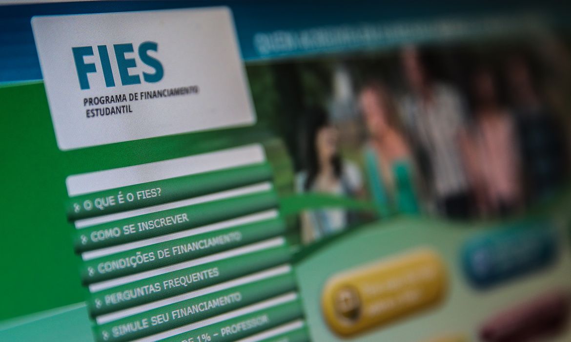 Inscrições abertas para o Fundo de Financiamento Estudantil em fevereiro de 2026.