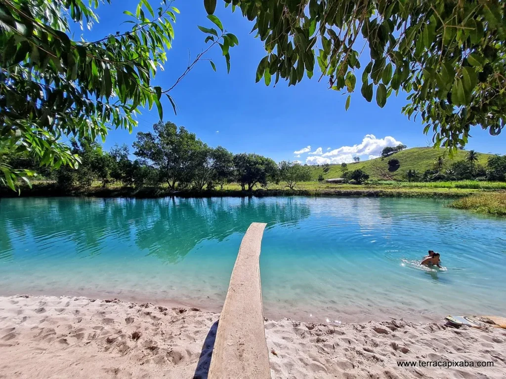 Lagoa Azul é espelho de águas tranquilas em Itapemirim