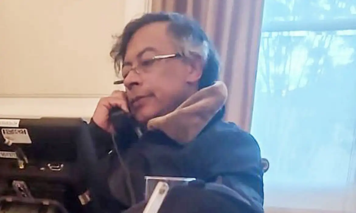 Presidentes Donald Trump e Gustavo Petro discutem sobre drogas e América Latina.